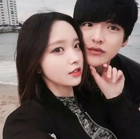  这是情侣头像吗如果是的话另一张是什么