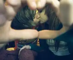  谁有黑白欧美风的意境情侣头像.急需.