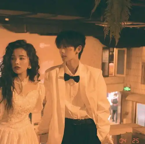  ins情侣头像乍见之欢不如久处不厌