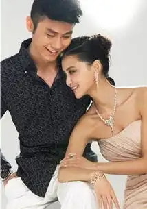  张歆艺杨树鹏幸福贴面晒结婚证图