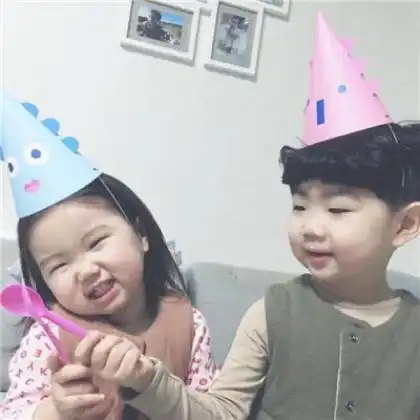  让我们一直回忆童年的爱吧,萌娃头像情侣搞怪可爱一对