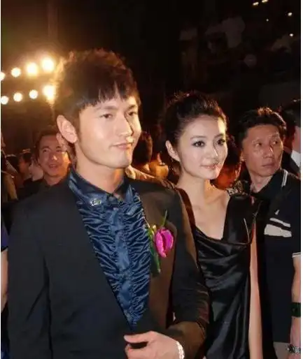  男友被闺蜜抢走,老公被逮捕,横店公主安以轩该何去何从