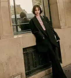  郑爽参加巴黎时装周,清纯风秒变霸道总裁风,网友心脏顶不住