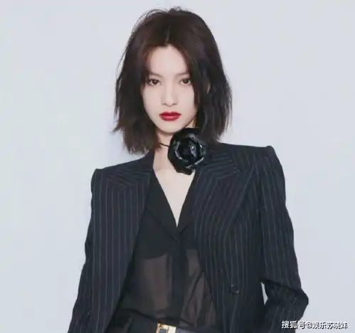  女明星怼脸照杨幂唐嫣略显岁月痕迹,33岁张天爱状态无敌