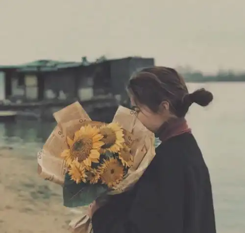  2020.4.28订婚后第一次吵架他扇了自己两巴掌