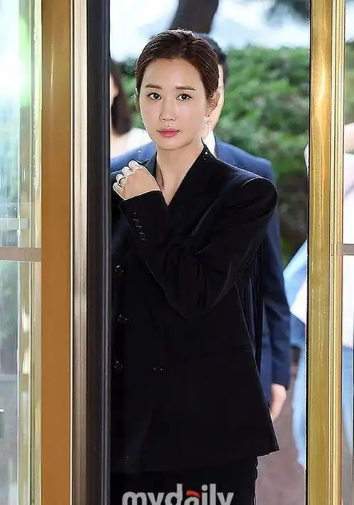 李多海又变脸曾和李易峰羡煞旁人,如今撞脸张钧甯