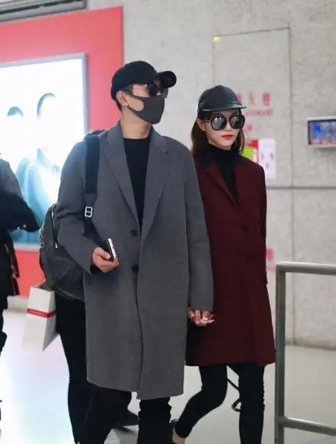  唐嫣采访狂秀恩爱,称呼罗晋为家属,两人吃宵夜都要视频连线