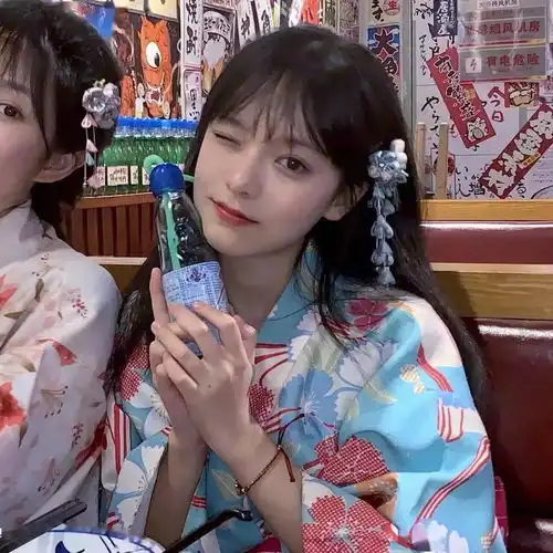 今日头像丨我们就一起慢慢变成老太太吧