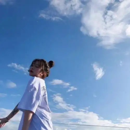  谁有这个情侣头像男生款