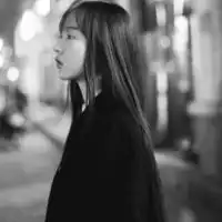  2015灰白女生qq头像因为深情所以偏执