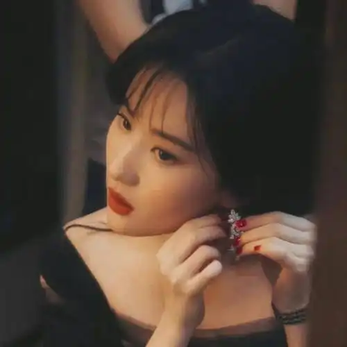  如果你长时间用刘亦菲头像,别人下意识就觉得你是刘亦菲