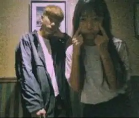  一左一右的情侣头像