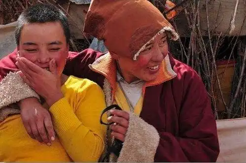  被隐藏在四川的女儿国男性无法进入,女性一到晚上不能出行