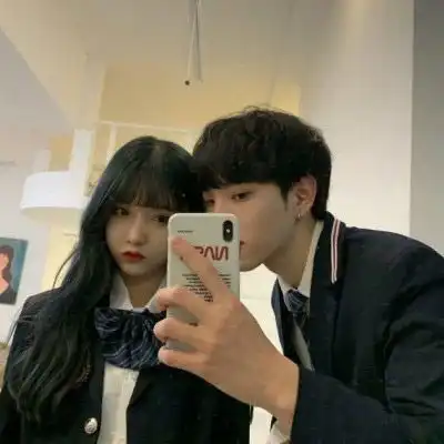  情头像情侣双人两张甜高清不用踮脚我会弯腰