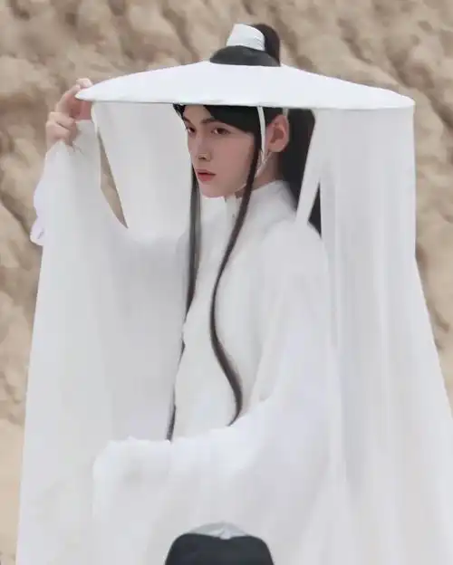  吉星高照大同杀青,谢怜花城再现身高差,城主的服装被批廉价