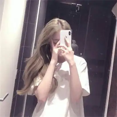 长发气质女神头像,带着笑或是很沉默手机控美女