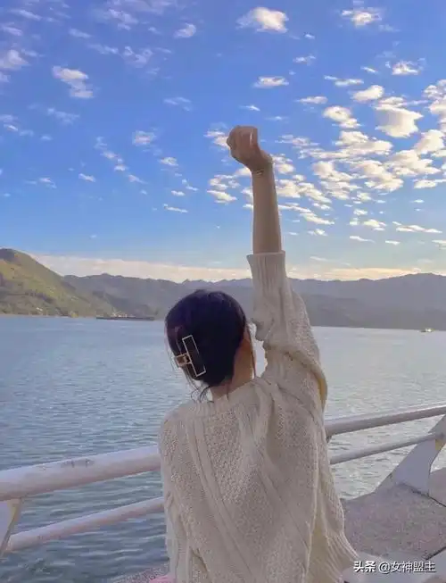  盛世容颜夕阳下的女神背影