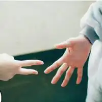  纯洁的两姐妹qq唯美头像长途漫漫需要相互理解包容