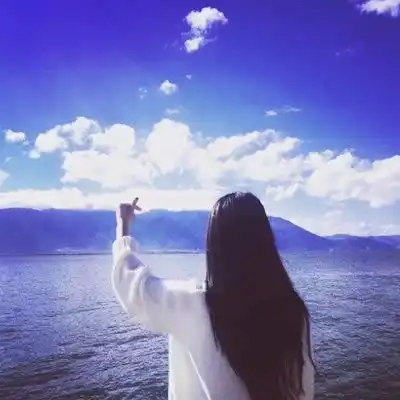  碧海蓝天背影情人