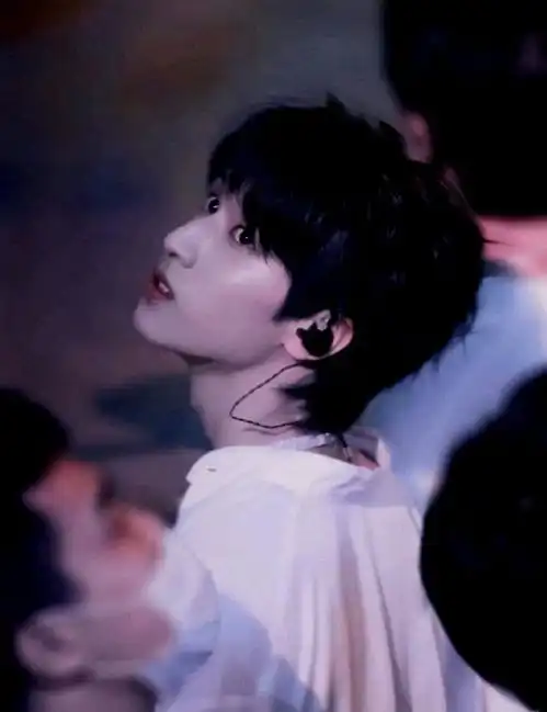  时代少年团成员为严浩翔庆生,严浩翔值得拥有世上最美好的一切