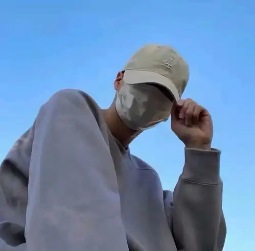  情侣头像等夕阳掉进了海里,我就背上你,去寻摸一池的星星