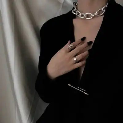  高冷时尚部位女头黑色西服酷女生头像我要个性网