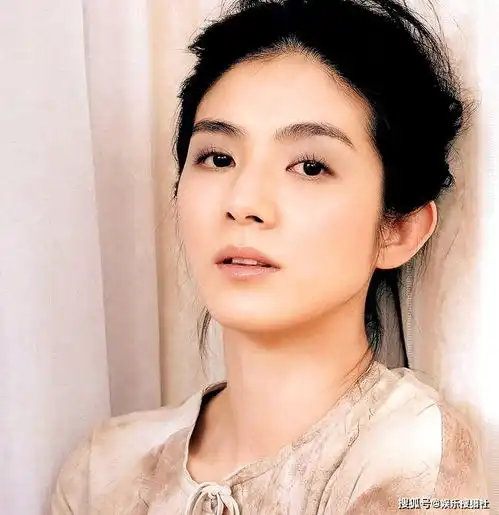  杨采妮因欠债无奈选择复出拍戏,成龙听激动不已,点名和自己演荧幕情侣