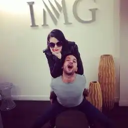  求高清情侣头小孩子的求欧美情侣头像小孩子的也行类似我发的那种吧