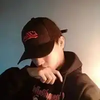  男士带帽子头像高清神秘戴帽子男头戴圆帽的男生头像