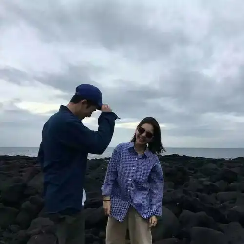  头像城市空荡的总是人又拥挤的没有你