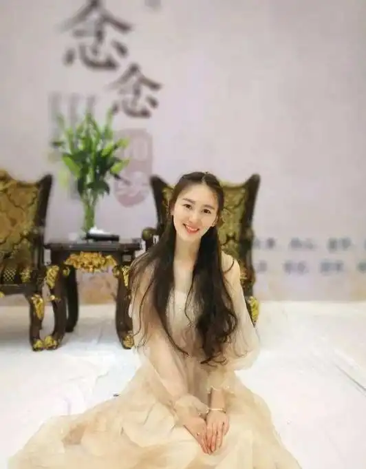  艳羡大龄单身汉与小姑娘定亲,知情者认识13天,情感发展快速