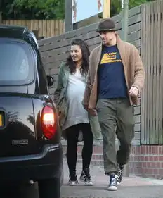  小情侣们约会忙,新婚couple如胶似漆海报网最新欧美明星情侣街拍合辑5月10日5月23日