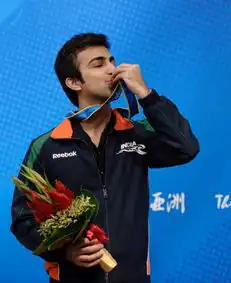  男子台球比利单打颁奖仪式非常投入