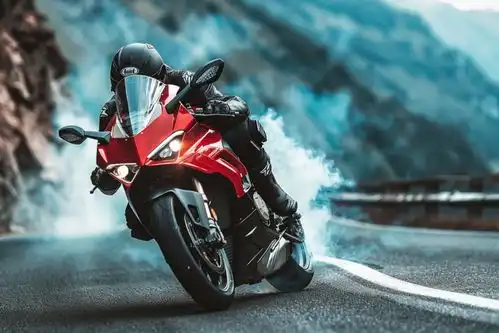  炫酷机车高清摄影图壁纸广告素材下载至来源处