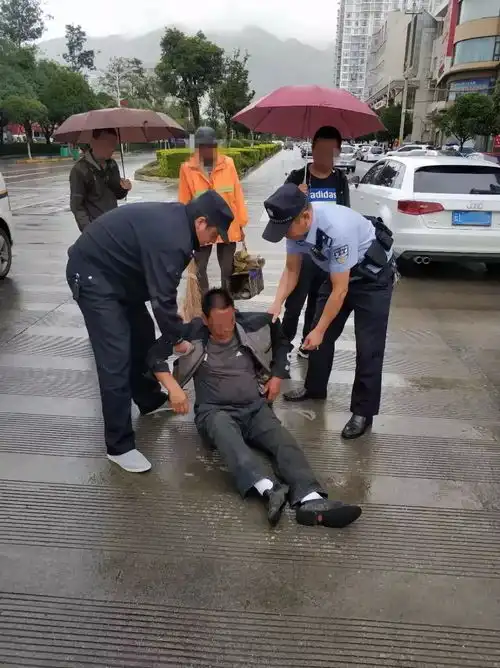  大理一女子为报复男友让其打胎,发朋友圈称谁给她发红包,她就返还10倍,结果