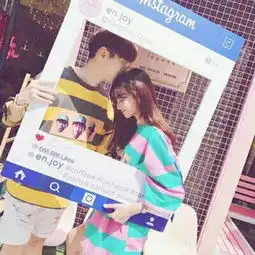  情侣亲吻或拥抱微信头像9