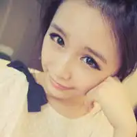  情侣头像,样式跟女的一模一样,也要用手拖着脸的,方向也要一样的哦