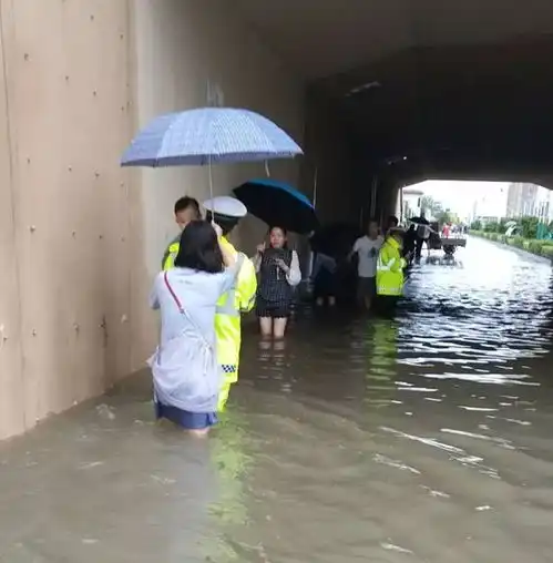  七夕节这里台风肆虐,这些人却不要命去赴约....