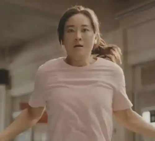  贾玲近照曝光消失一年,暴瘦100斤,整个人脱胎换骨,颜值惊艳苗圃穆桂英女明星电影导演中国传统音乐网易订阅