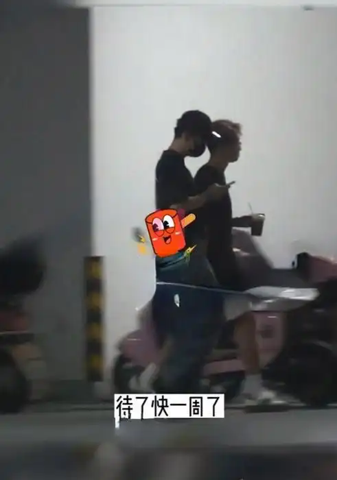  曝白敬亭横店探班宋轶真情侣超甜