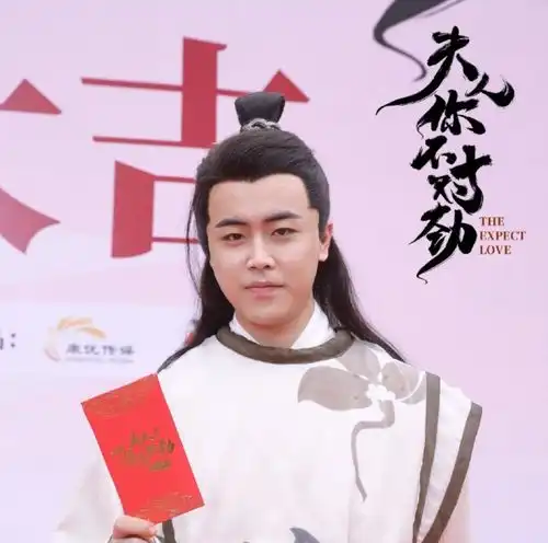  又一低成本古装开拍,火箭少女当女主,男演员服化道好敷衍