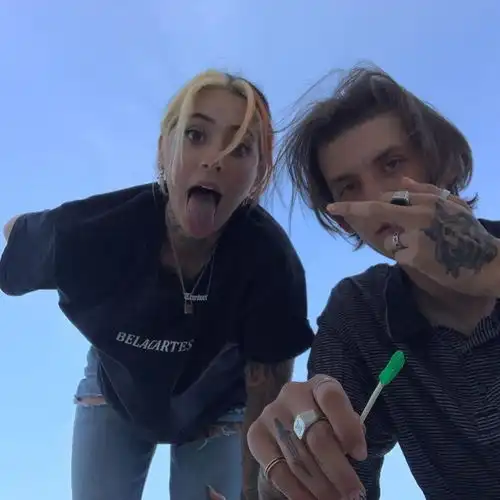  欧美情侣头像希望你的妈妈也能成为我的妈妈