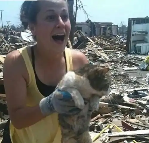  十二张看了就心里暖暖的照片,即使生活不幸,我们依旧面带微笑