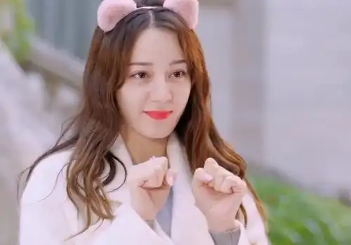  张馨予自称有170,遇到穿8cm高跟鞋的热巴,身高差不敢相信