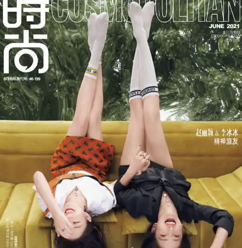 赵丽颖李冰冰合体,沙发倒躺秀美腿,土味睡衣照像搞石油的富婆
