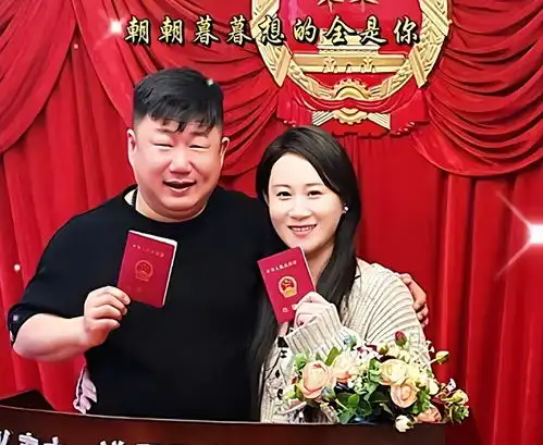  赵本山爱徒官宣二婚,和前妻分开5年不公开,胖子的2任妻子都很美