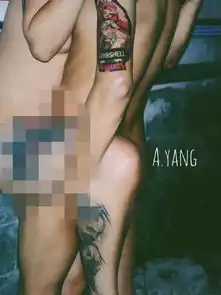  情侣街头全裸拍照炫爱大尺度一览无遗