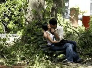  情侣到这儿旅游禁止秀恩爱,被巡警抓到要受惩罚还会让你尴尬