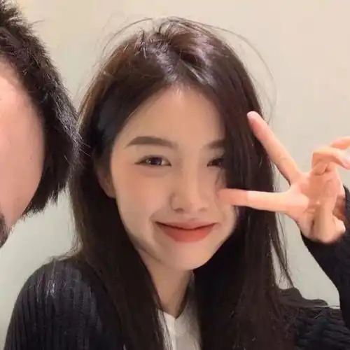  真人情侣头像世界这么大还是遇见你