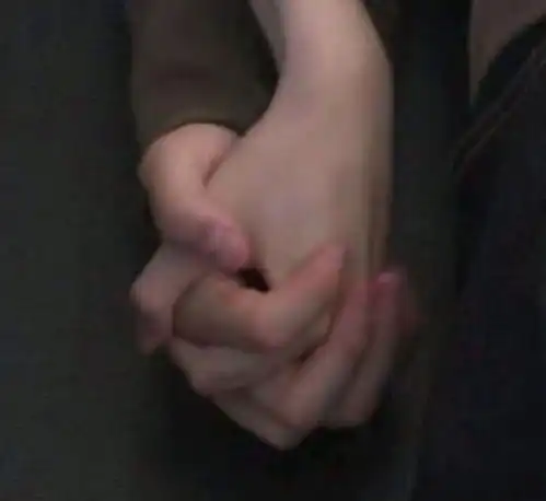  男生老是喜欢这样欺负你,别生气,他其实很喜欢你却不敢说哦